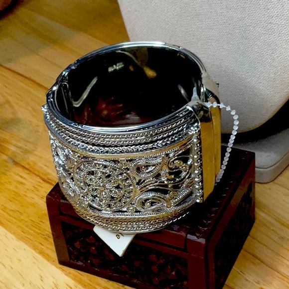 NWT Amrita Singh Bangle - Picture 1 of 1
